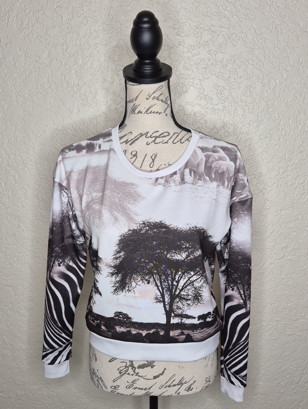 Madison & Berkeley Animal And Landscape Print Top Size S